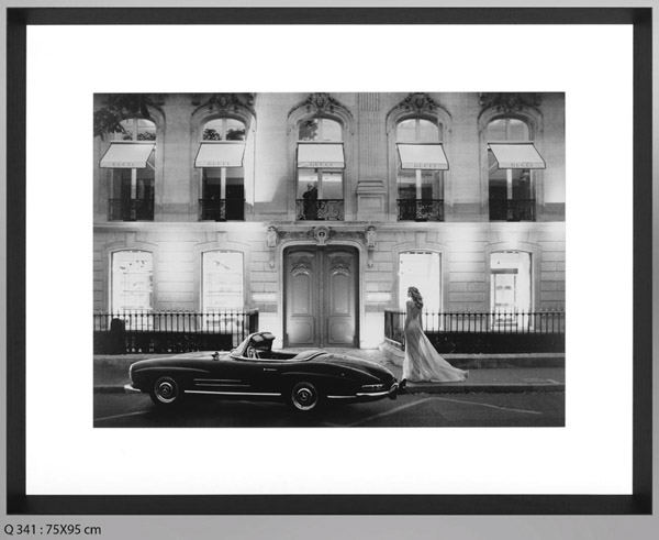 Photo d'Art : Mercedes in front of the store